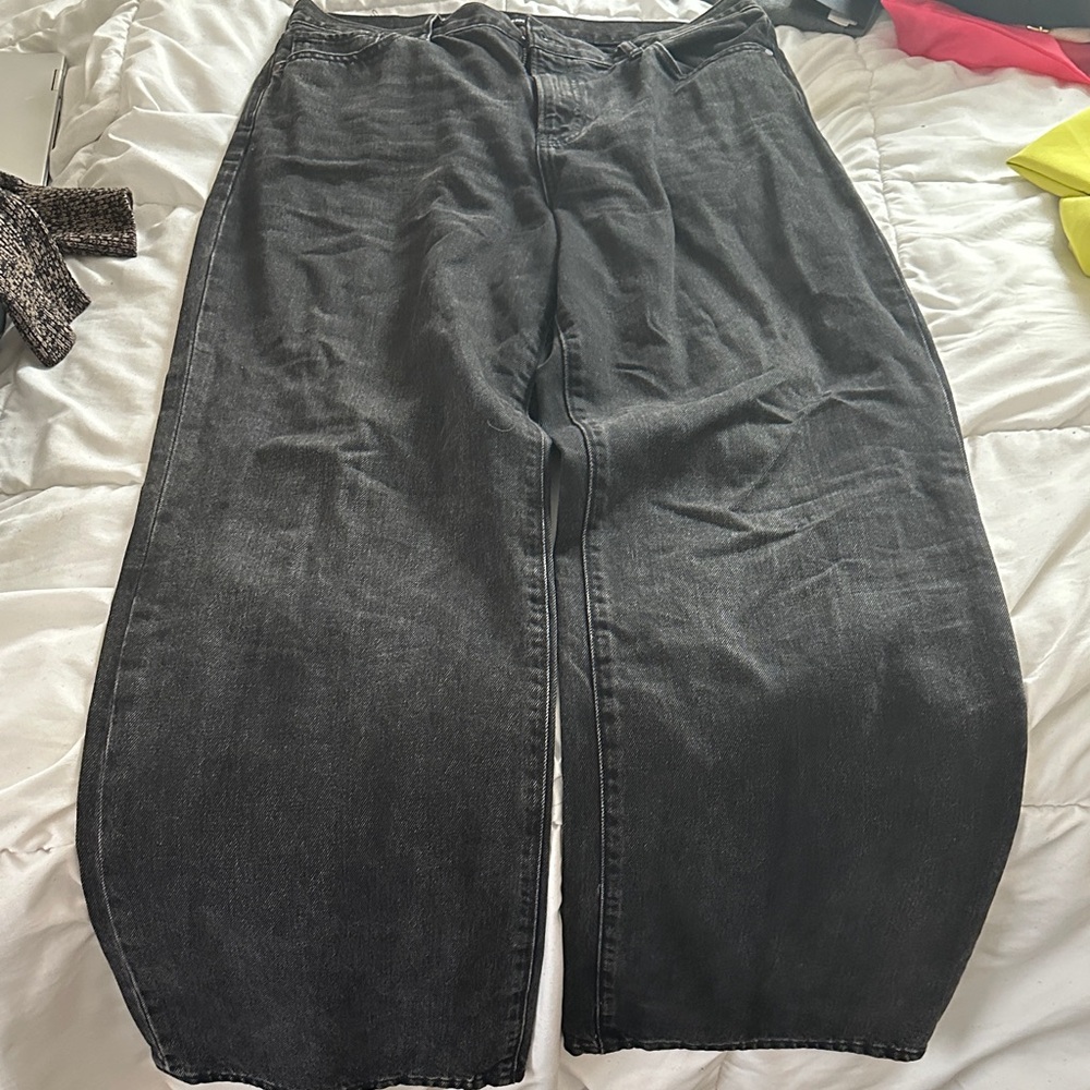 Express Women’s Wide Leg Jeans in Black Wash